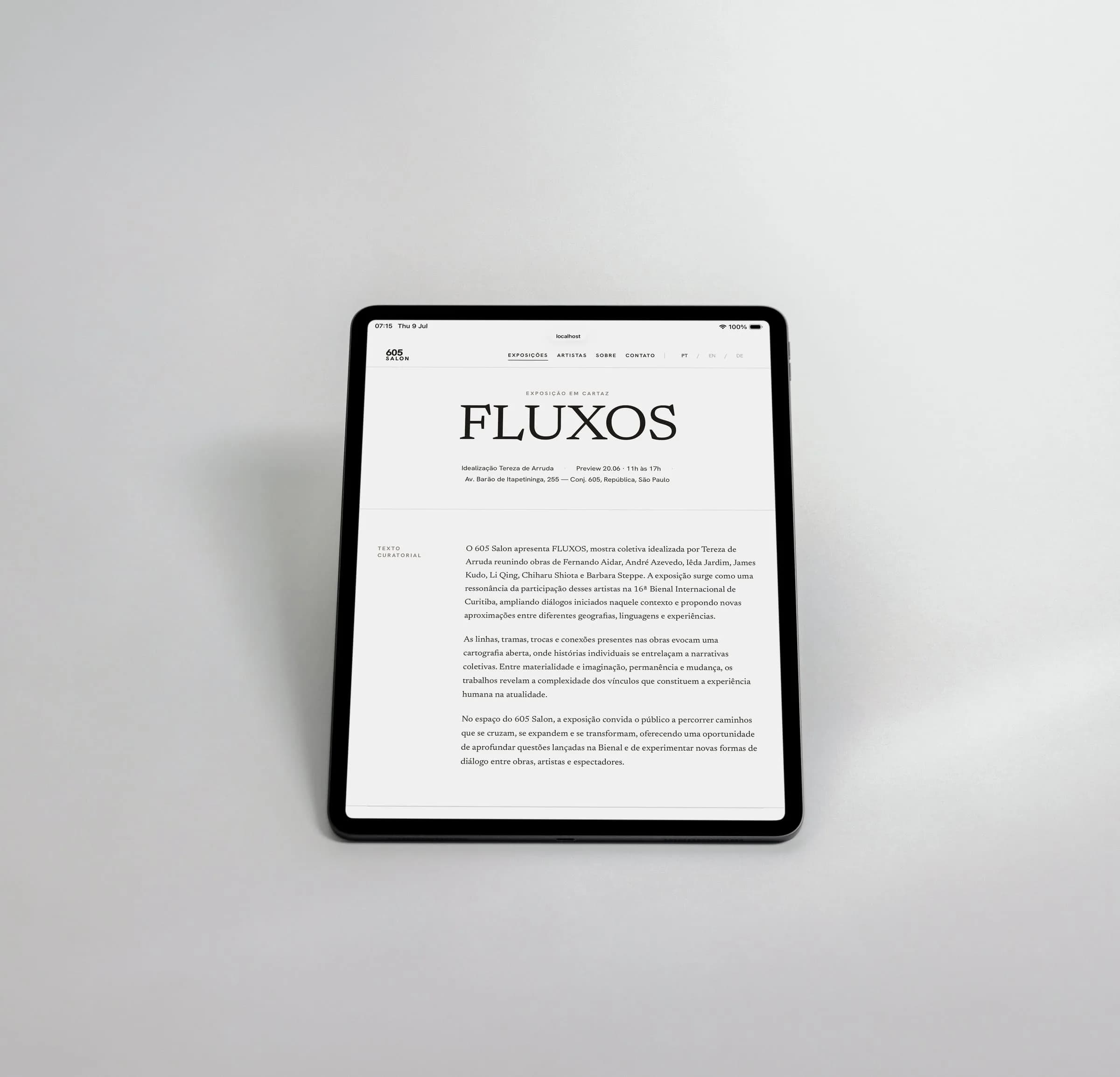 Site da galeria 605 Salon em um iPad.