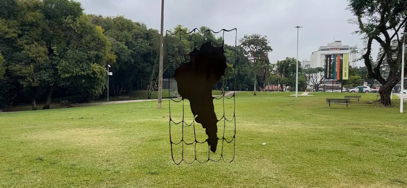 Tela do aplicativo de realidade aumentada da Bienal de Curitiba.